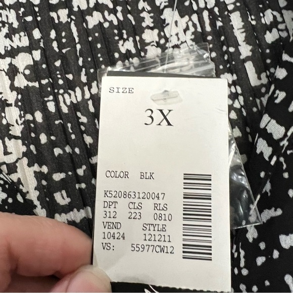 Maggie Barnes 3X Black and White Button Down Collared 3/4 Sleeve Blouse NWT R1 - Picture 7 of 7